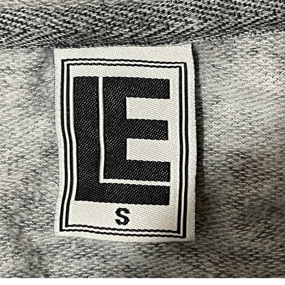 LE Hershey's Park Sweatshirt Womens Gray White Graphic Small Hoodie - Picture 6 of 6